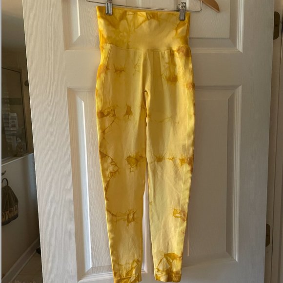🏷NWT:Seamless Flow High Waisted Ruched Butt Lifting Tie Dye Yoga Leggings Small - Picture 6 of 7
